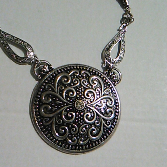 Jewelry - Nwt Black and Silver Necklace set